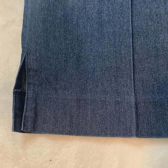 Larry Levine Petite Stretch Denim Capris. Size 4P. EUC. Faux pockets. Cute belt - Picture 4 of 8